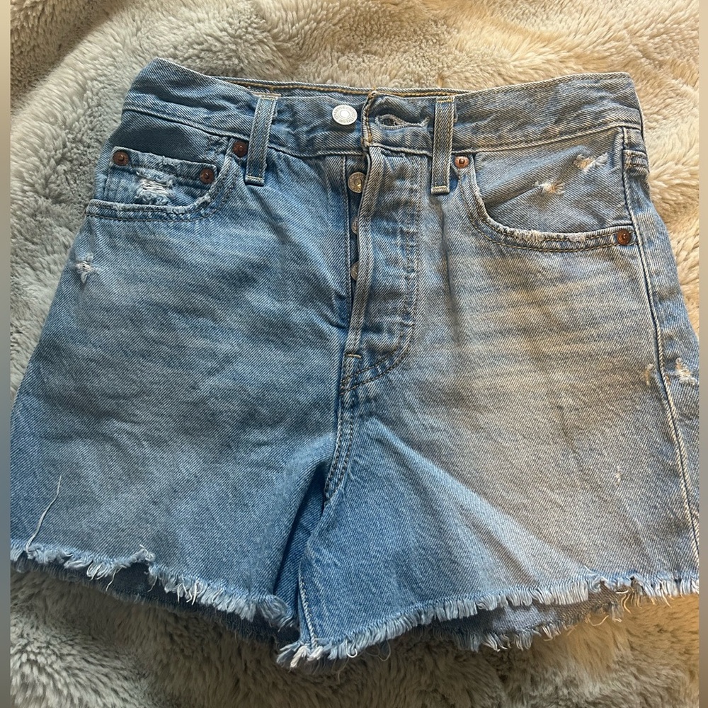 Levi’s ribcage short